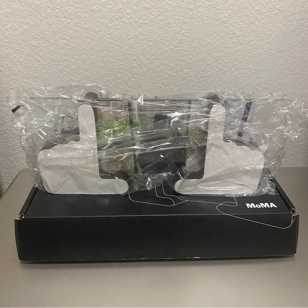 NIB MoMA Viewfinder Picture Frame Adjustable Size in White & Glass-Nib